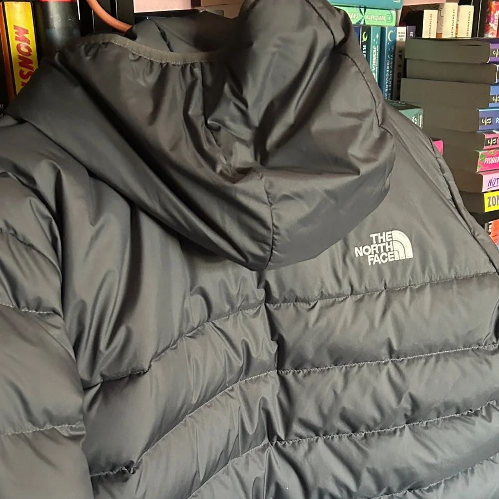 The North Face Men's Charcoal Puffer Jacket - Picture 4 of 5